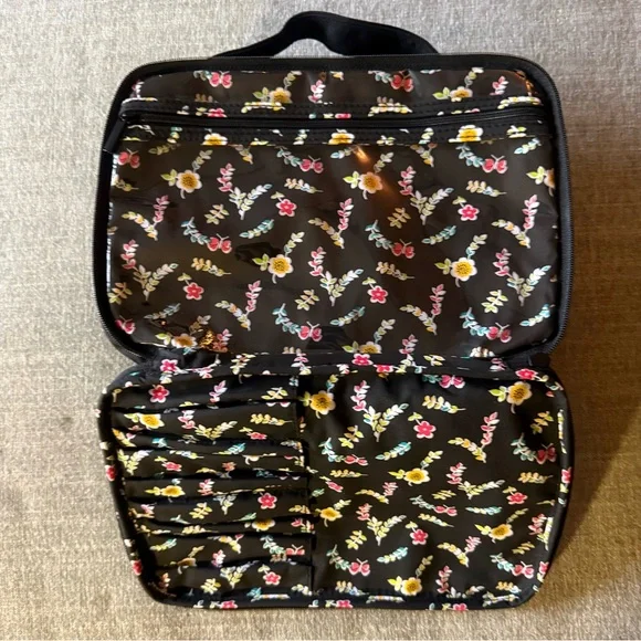 Vera Bradley 3 piece Black Toiletry & Cosmetic Bag set - Picture 10 of 11